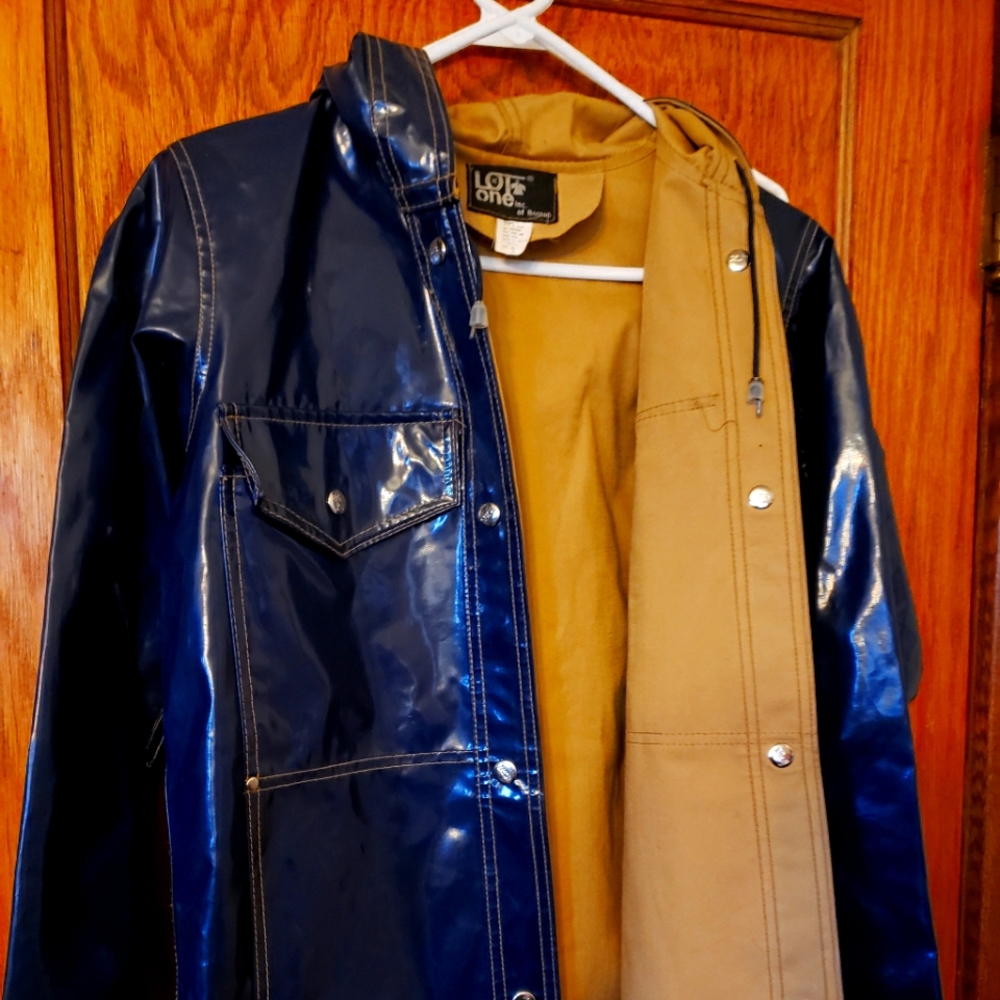 Lot One Inc. Of Boston vintage raincoat size small